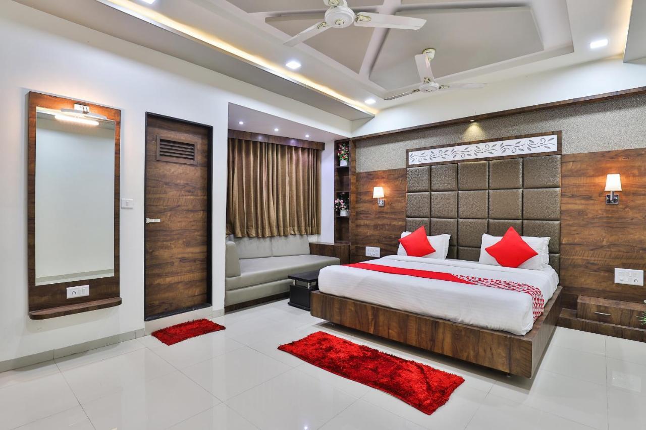 Collection O 7557 Hotel Shiv Kunj Exotica Naroda Exterior foto