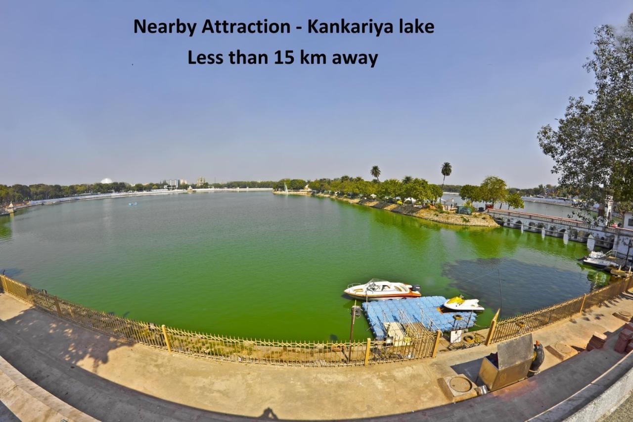 Collection O 7557 Hotel Shiv Kunj Exotica Naroda Exterior foto