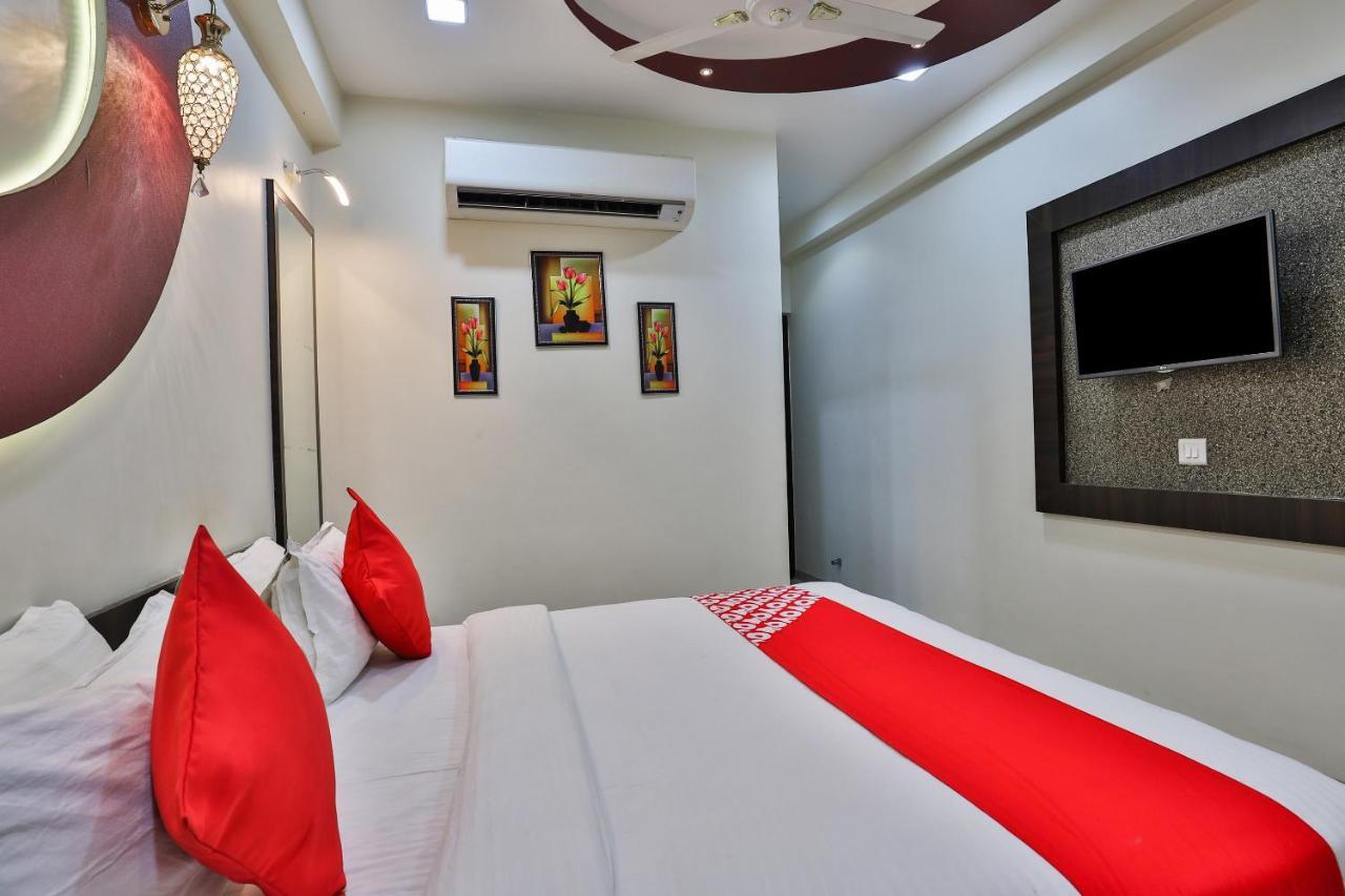 Collection O 7557 Hotel Shiv Kunj Exotica Naroda Exterior foto