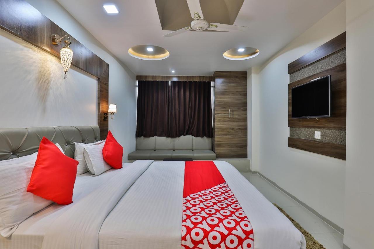 Collection O 7557 Hotel Shiv Kunj Exotica Naroda Exterior foto