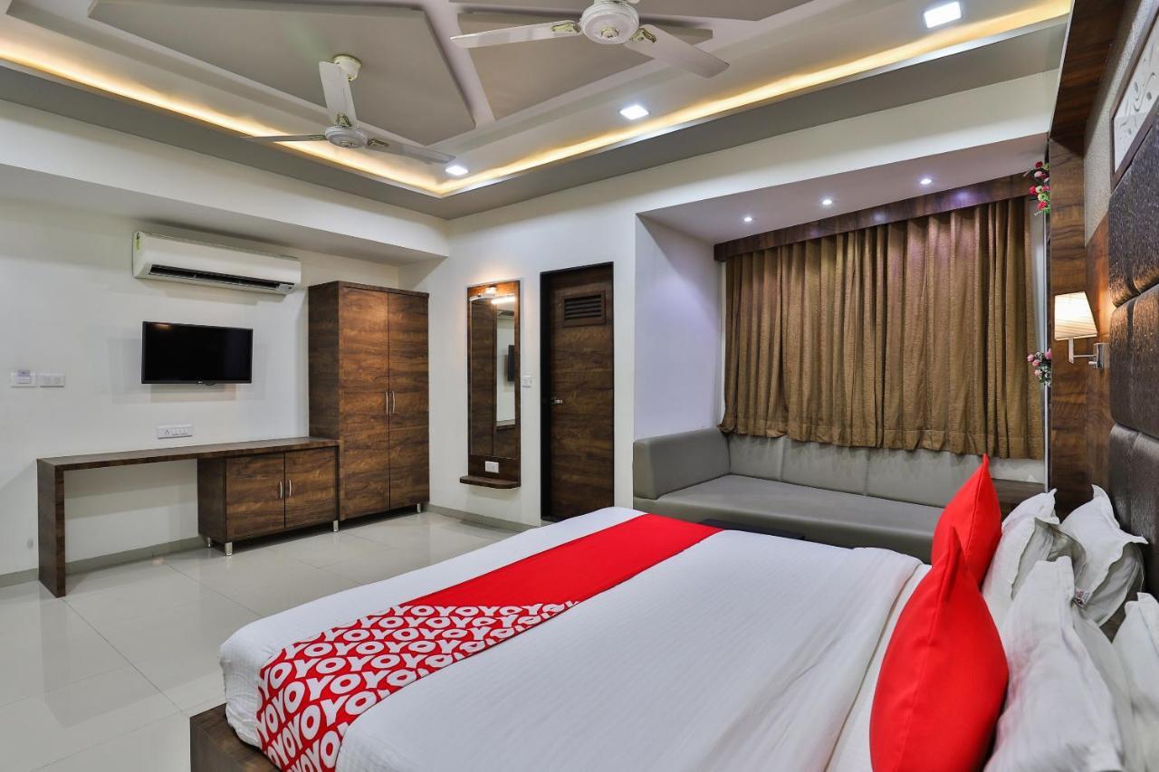 Collection O 7557 Hotel Shiv Kunj Exotica Naroda Exterior foto